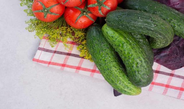 گوجه فرنگی و خیار (صیفی جات) طبع سرد آنتی اکسیدان Vitamin C