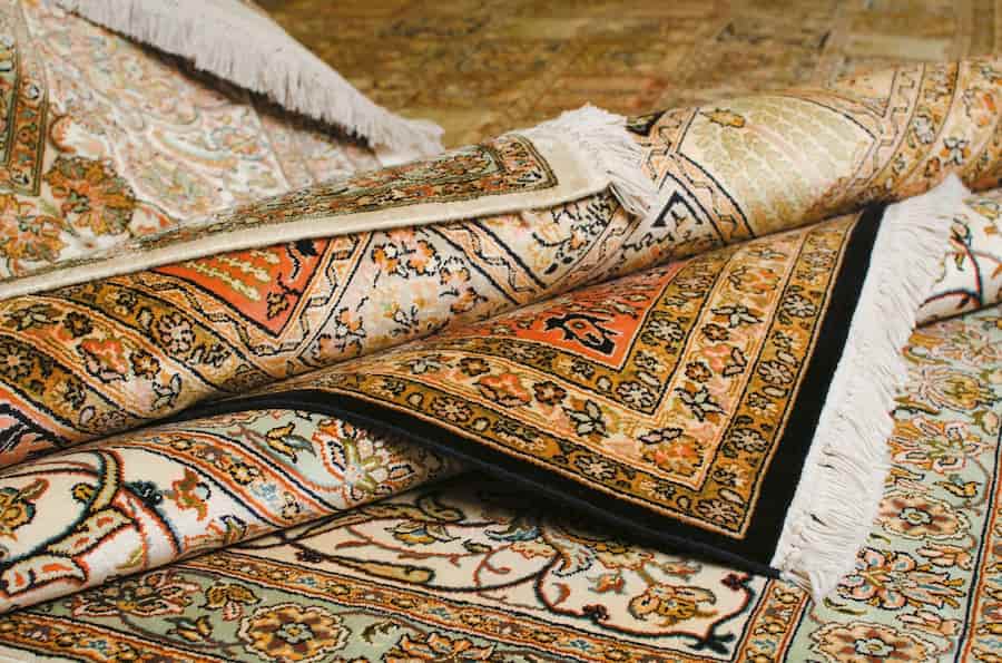 فرش ماشینی کرمان؛ کرم سرمه ای آبی ثبات رنگ عدم پرزدهی