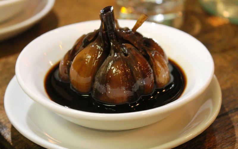 سیر ترشی هفت ساله خانگی؛ معمولی طعم دار دارای بافت نرم Pickled garlic