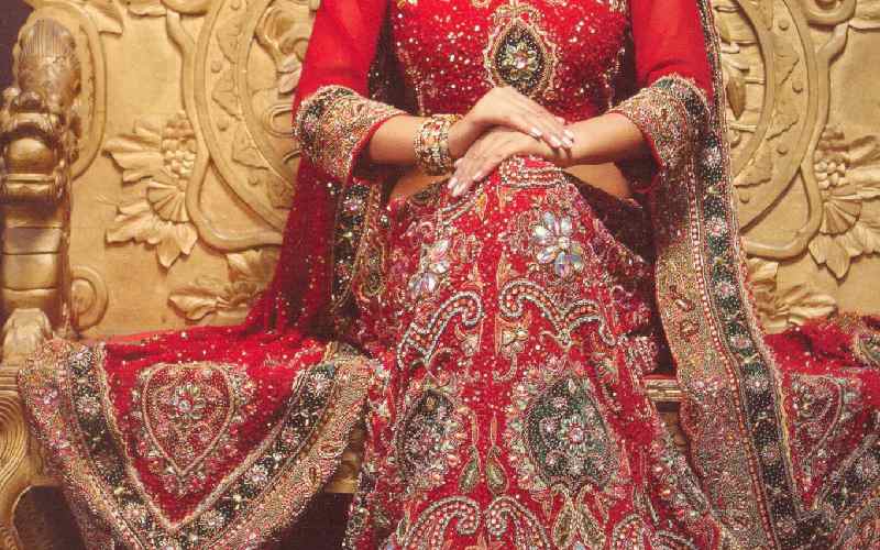 لباس هندی در هندوستان (ساری) پر زرق سایز بسیار کوچک تا بزرگ