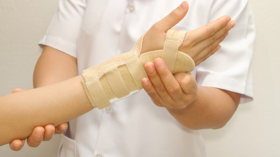 آتل دست چپ؛ فوم پلیمر ضد حساسیت آب مناسب شکستگی در رفتگی تاندوم