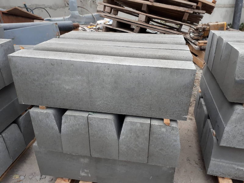 جدول سنگی گوهره خرم آباد؛ تراورتن کریستال رنگ سفید کرم تراکم بالا