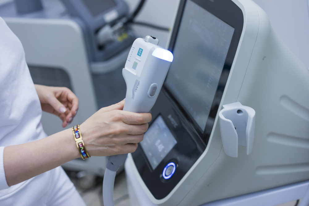 دستگاه هایفو کلینیکی (لیفتینگ صورت) برای افراد بین ۳۰ تا ۷۵ سال