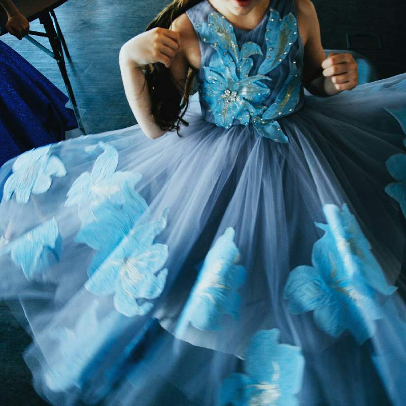 دوخت لباس عروس بچه گانه؛ ساده توردار جنس ساتن حریر سفید صورتی