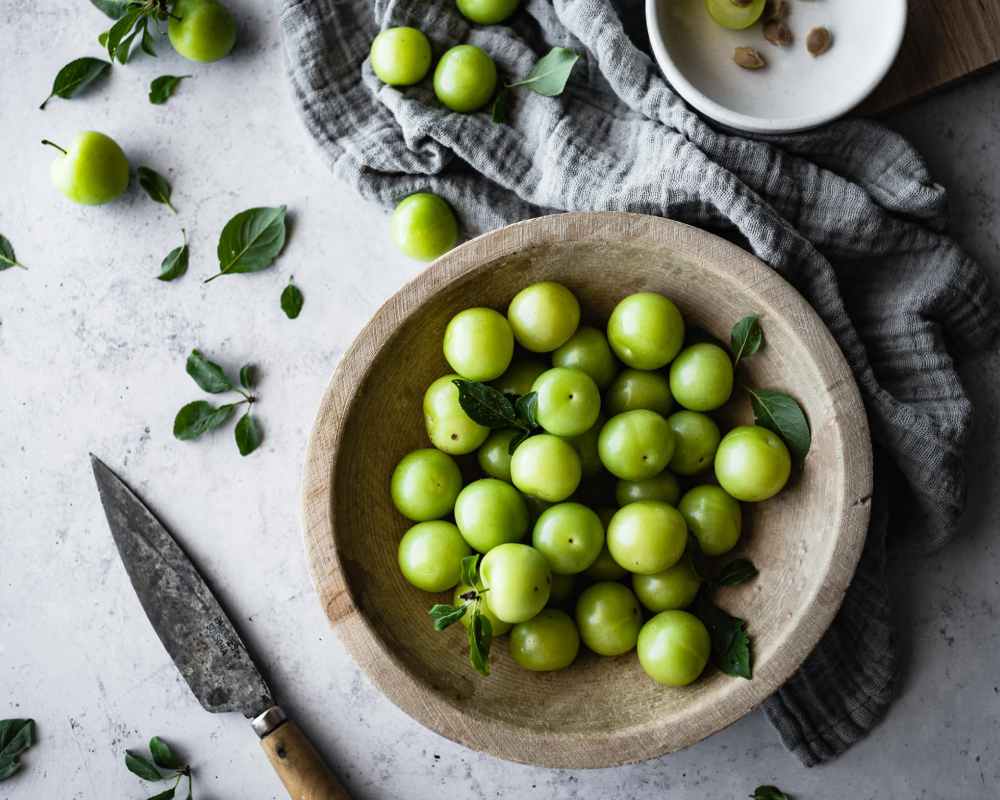 آلوچه در بازار تهران؛ سبز قرمز بخارا بافت سفت ترد organic