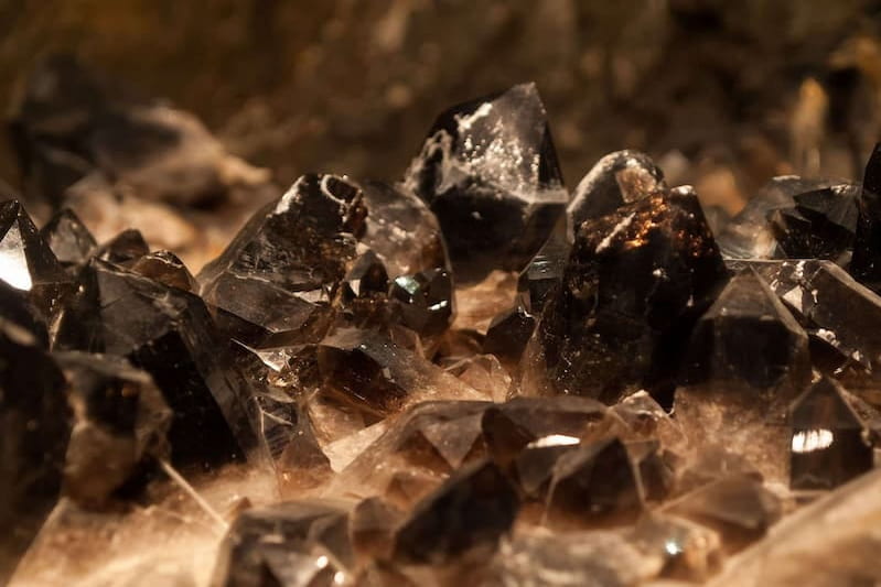 سنگ قیمتی سیاه؛ عقیق اوپال صنعت جواهرسازی خاصیت درمانی