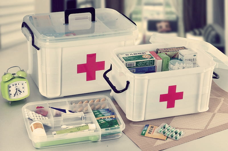 جعبه کمک های اولیه در صنعت؛ دسته دار دیواری 2 رنگ قرمز سفید