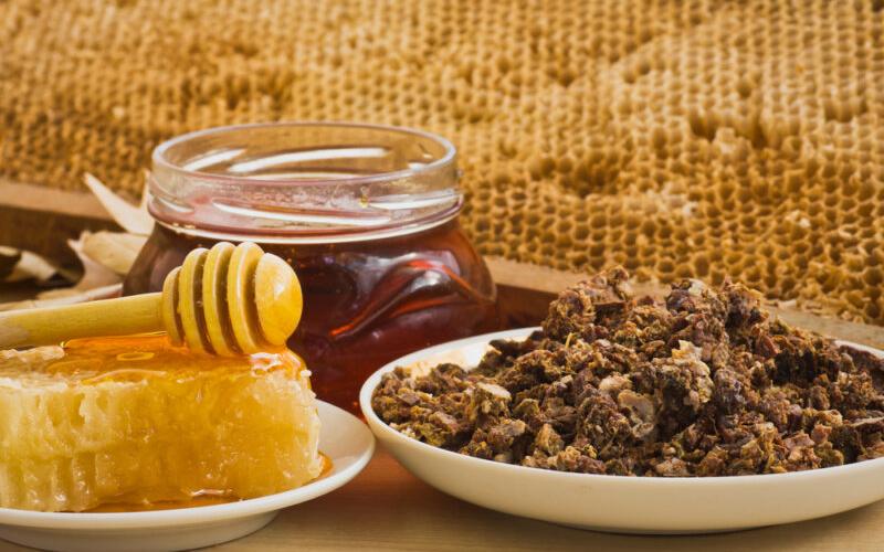 عسل بره موم (چسب زنبور عسل) قهوه ای رزینی درمان تبخال تقویت استخوان