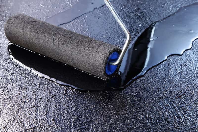 قیر امولسیون؛ قهوه ای روشن تیره 2 ویژگی (ویسکوزیته کافی مقاوم حرارت)