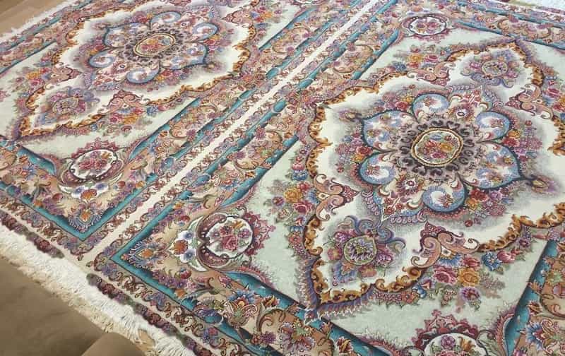 فرش ابریشم خوی؛ طرح گنبد خاکستری مات نو بافت Carpet