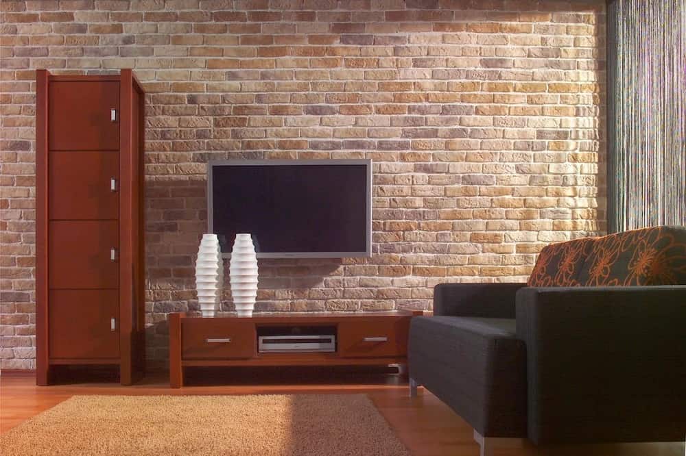 سنگ مصنوعی پشت تلویزیون؛ گرانیت مرمری تراونیکس ابعاد 100*100 سانتی متر