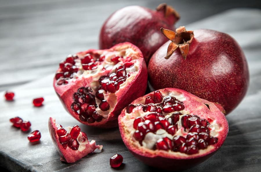 انار ترش در گیلان؛ ریز دانه آبدار 3 کاربرد ترشی مرغ ترش لواشک