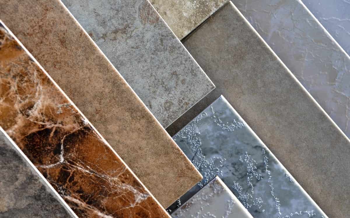 کاشی رشت (سرامیک) شیشه ای ماسه 3 رنگ آبی سفید سایه روشن