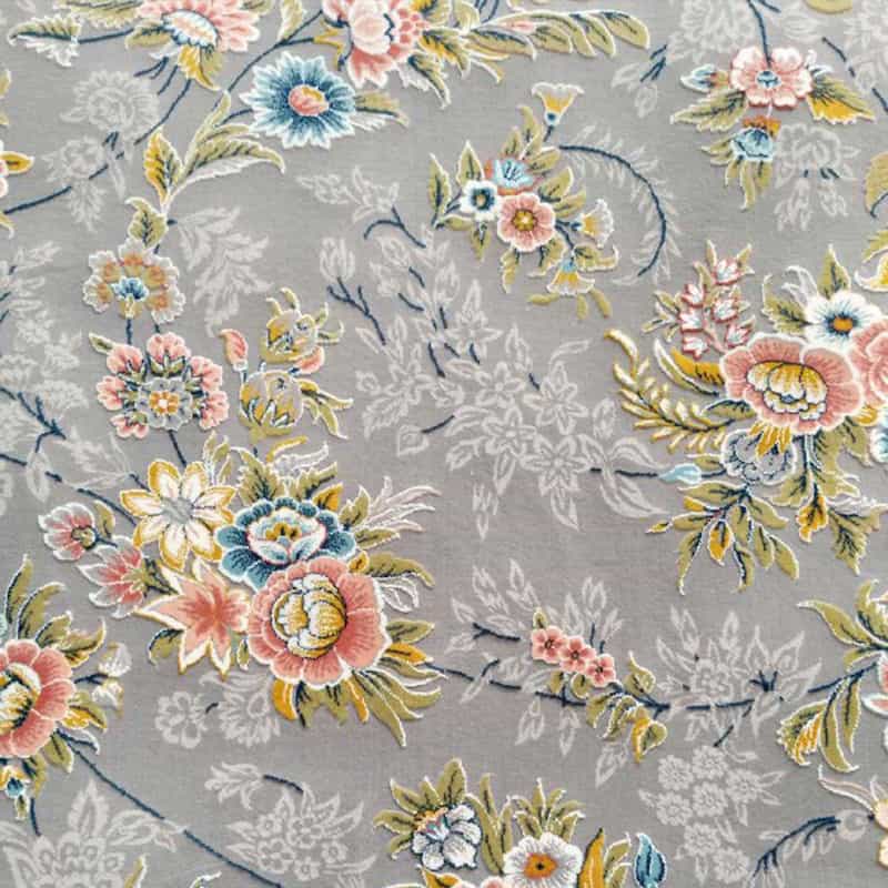 فرش 9 متری گل برجسته؛ نخ پشم مقاوم مناسب پذیرایی سالن بزرگ