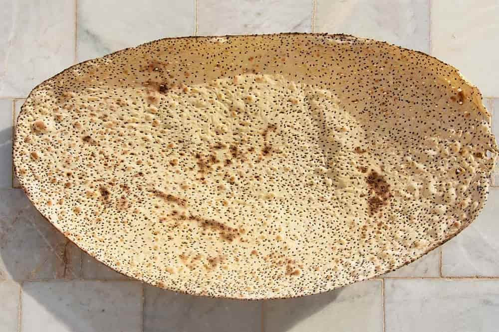 نان خشک در رشت؛ ساده طعم دار بافت ترد خوشمزه