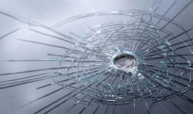 شیشه لمینت ضد گلوله؛ چند لایه ایمن محکم مناسب خودرو منزل