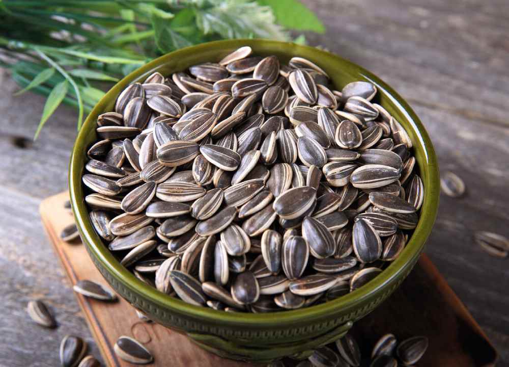 تخمه آفتاب گردان بسته بندی؛ شمشیری دور سفید سنتی 3 طعم نمکی لیمویی سرکه ای