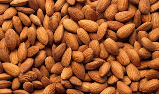 بادام خام درختی؛ درشت ریز حاوی کلسیم ویتامین B درمان کم خونی