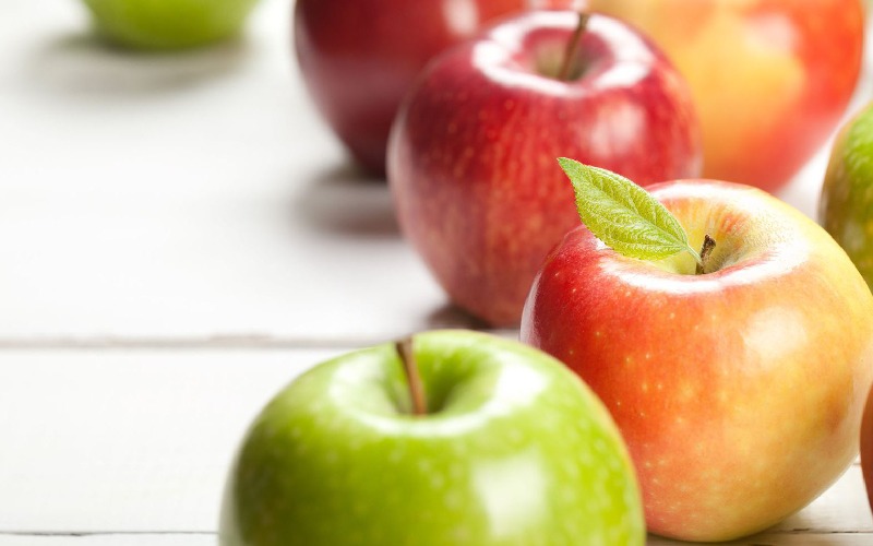 سیب درختی در عمان؛ سبز قرمز زرد  ویتامین (A C K) درمان آسم سم زدایی کبد