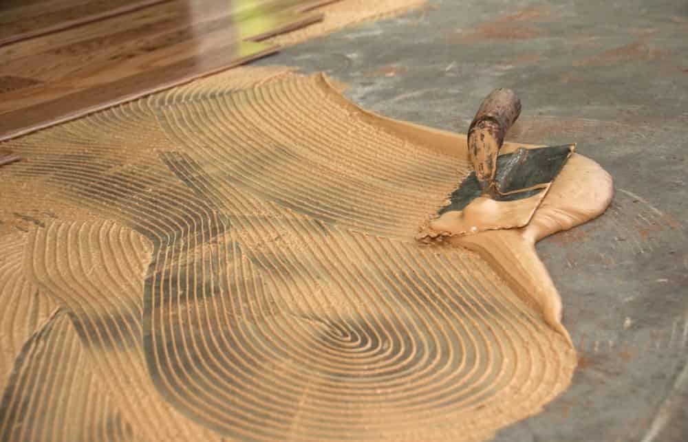 چسب بتن پارسیک؛ مایع کرمی رنگ چسبندگی زیاد بسته 5 20 لیتری