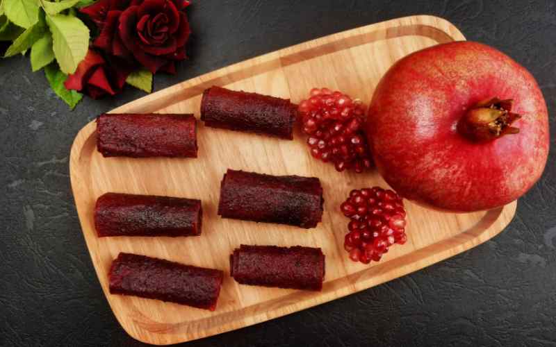 لواشک انار خانگی؛ مزه ترش حاوی کلسیم آهن تنظیم کلسترول خون