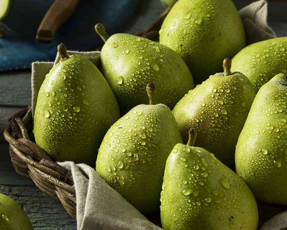 گلابی درگزی در بازار؛ تازه ارگانیک سبز بافتی نرم مناسب (دسر کمپوت)