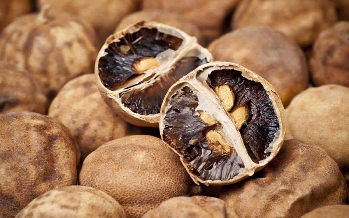 لیمو عمانی برتر؛ طعم ترش سیاه رنگ حاوی ویتامین C