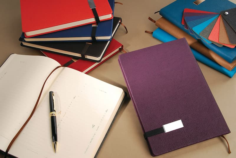 دفتر ارزان (لوازم تحریر) نقاشی خط دار جلد چرم پارچه ای 60 80 برگ