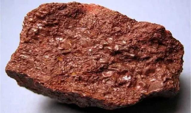 سنگ آهن صبانور؛ مشکی رگه قهوه ای ترکیب هماتیت مگنتیت