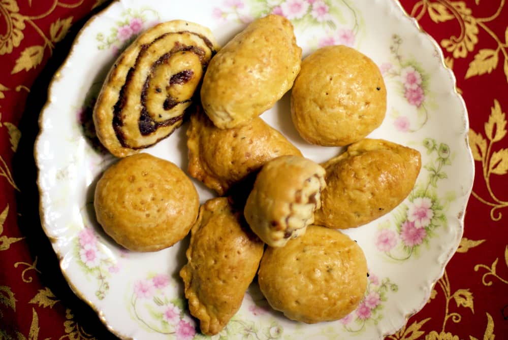 کلوچه خرمایی زعفرانی؛ خانگی قنادی حاوی املاح معدنی بسته بندی 90 گرمی دوتایی