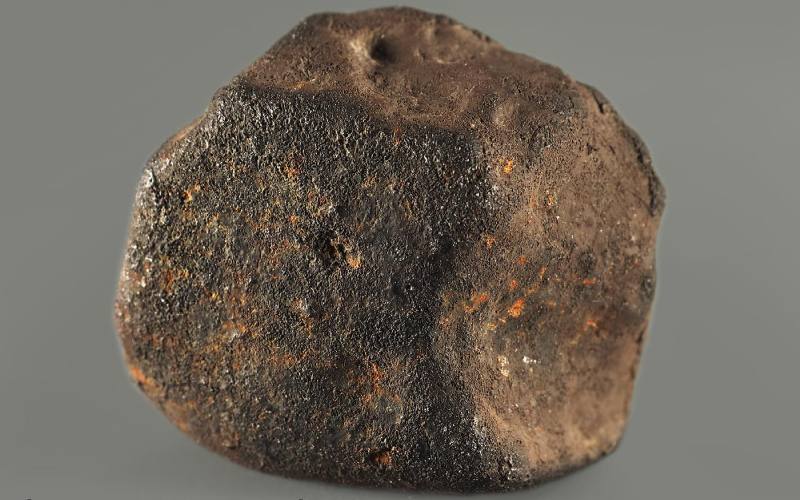 سنگ آهن ققنوس؛ تقویت کننده آجدار ذوب آهن اصفهان تنش (200 230) نیوتن