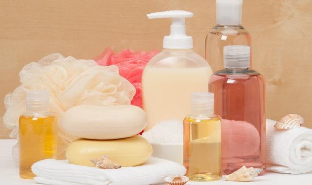 شامپو موهای چرب (شوینده) بدون سولفات گیاهی دارای قدرت نرم کنندگی رفع موخره