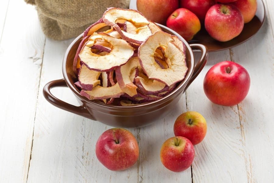 سیب خشک درجه یک؛ خانگی صنعتی جایگزین تنقلات مضر تولید Iran