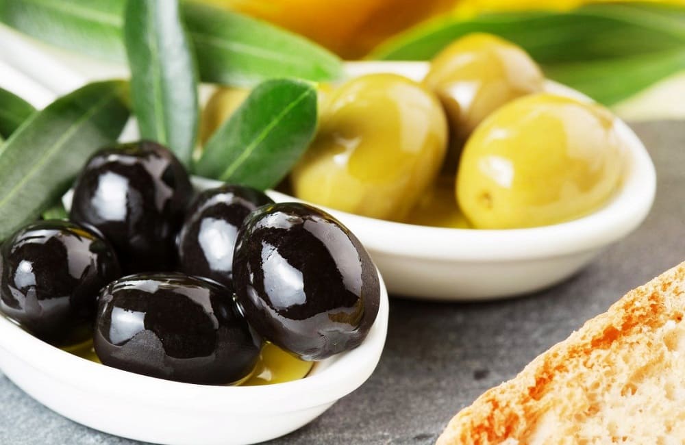 زیتون درشت فامیلا؛ هسته دار بدون هسته سبز سیاه دارای ویتامین e کلسیم