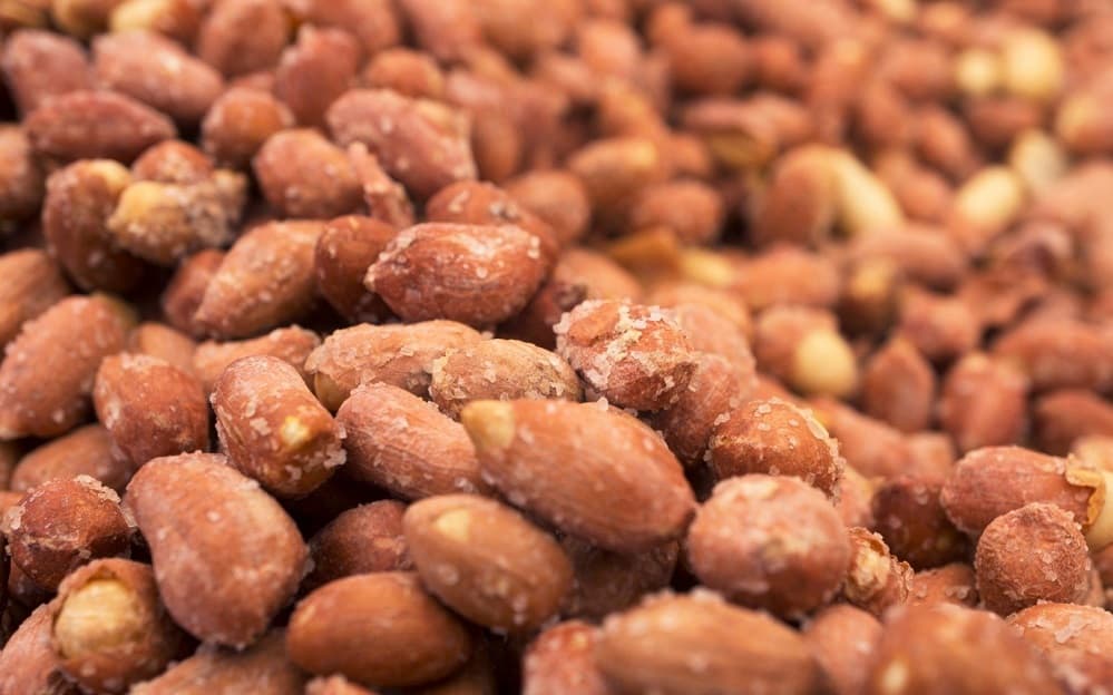 بادام زمینی نمکی؛ درمان مشکلات قلبی محافظت استخوانها حاوی Vitamin E