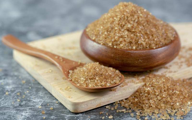 شکر قهوه ای؛ حاوی کلسیم پتاسیم آهن طبع گرم درمان سردرد