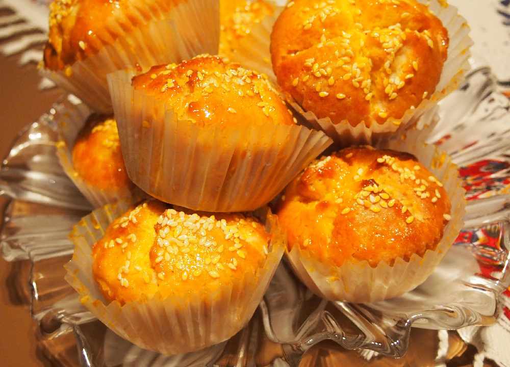 کیک یزدی شیرازی؛ بافت لطیف حاوی شربت بار مناسب (سوغاتی پذیرایی)