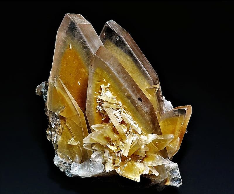 سلستین بهمئی؛ آبی آسمانی بلور سولفات استرانسیوم عیار 85 مناسب برش جواهرات