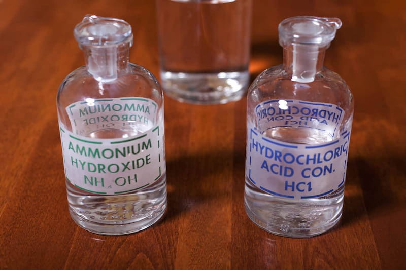 آمونیاک مایع صادراتی (آمونیوم هیدروکسید) غیر آلی بی رنگ Liquid ammonia