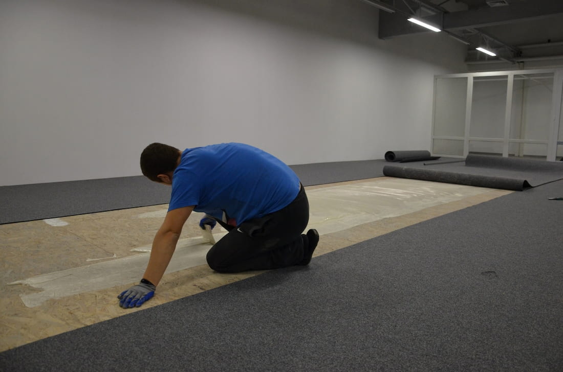 چسب موکت پایه آب؛ خمیری بی بو ضد اشتعال گیرایش بالا عدم حساسیت