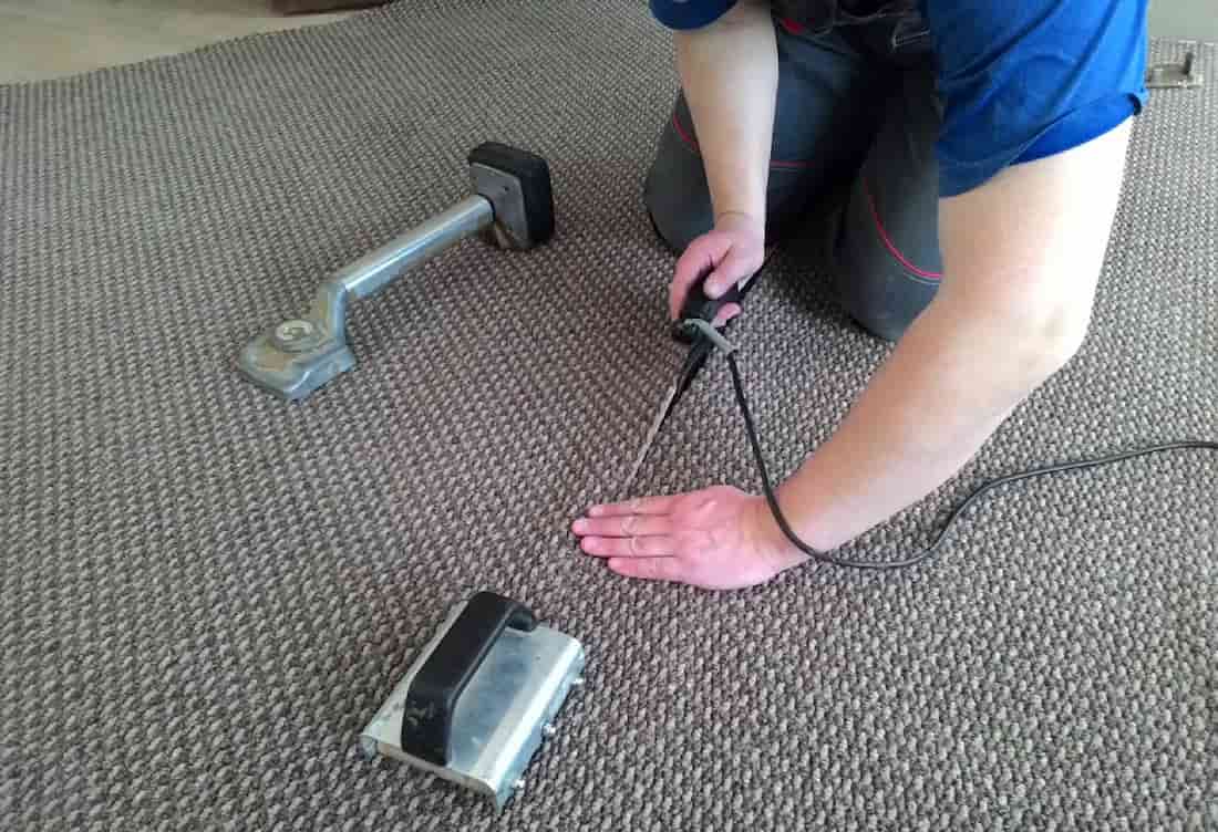 چسب موکت قوام؛ عدم بوی بد مقاوم 800 میلی لیتر حلب 12 کیلویی طلایی