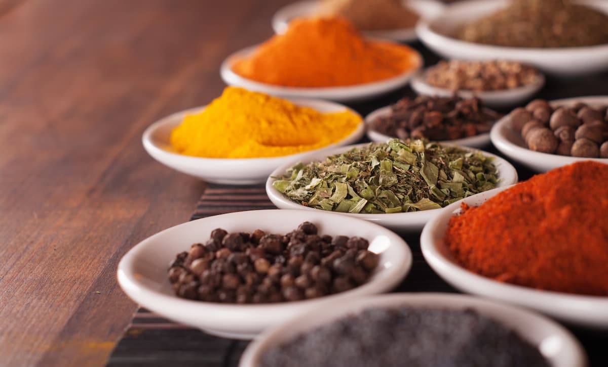 ادویه محلی زاهدان؛ جامد زردچوبه پودر زیره فلفل Zahedan local spice