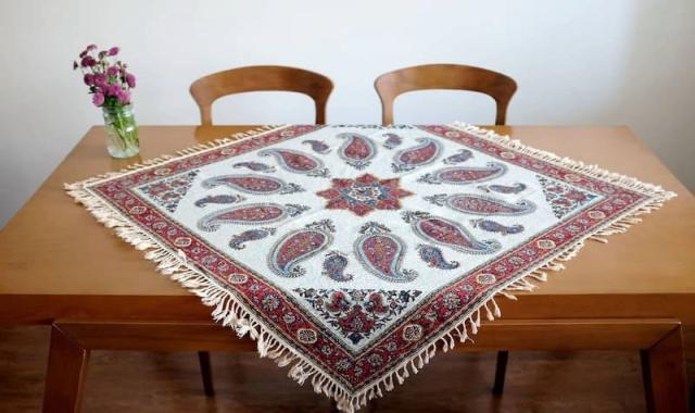 سفره قلمکار مشهد؛ دایره چهار گوش جنس نخ پنبه مناسب تزیین میز