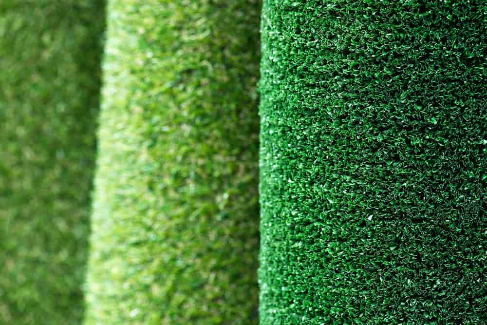 چمن مصنوعی برای سگ؛ نواری موکتی منعطف شستشو آسان