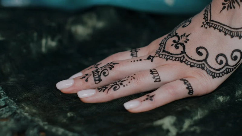 حنای سیاه یزد؛ درمان سریع زخم طب سنتی بسته بندی (5) گرمی