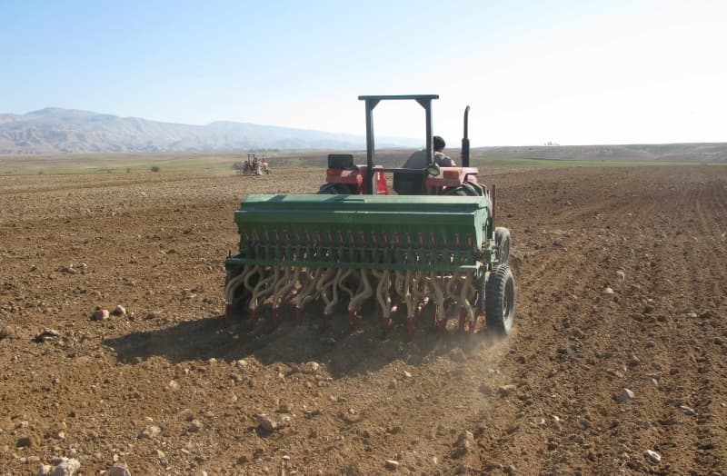 بذرکار دستی؛ تک 2 مخزنه مناسب کشت لوبیا ذرت