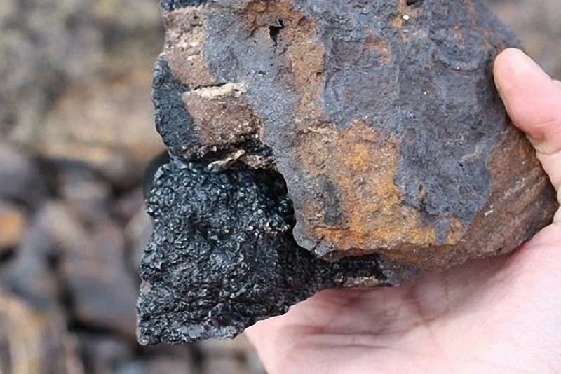 سنگ آهن چاه گز؛ مقاوم مناسب صنعت اتومبیل ساختمان سازی