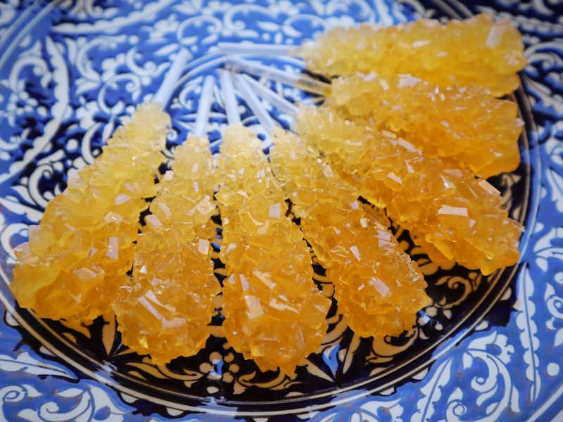 نی نبات فله؛ زعفرانی بلوری ترکیب شکر گلاب دارچین وزن 50 کیلویی