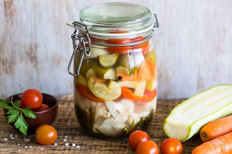 ترشیجات خانگی؛ کلم برگ هویج موجب هضم بهتر غذا دارای Vitamin A B