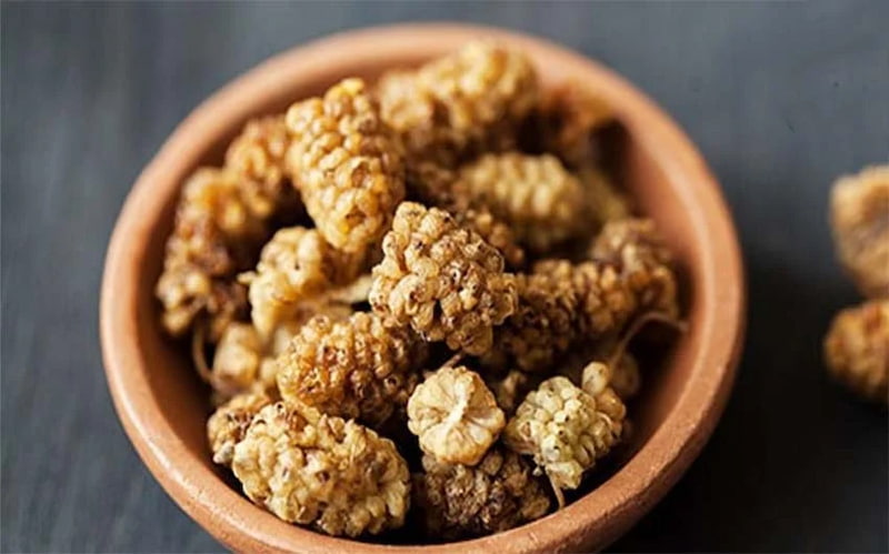 توت خشک برای جنین (خشکبار) طبع گرم حاوی کربوهیدرات فیبر جلوگیری سرطان